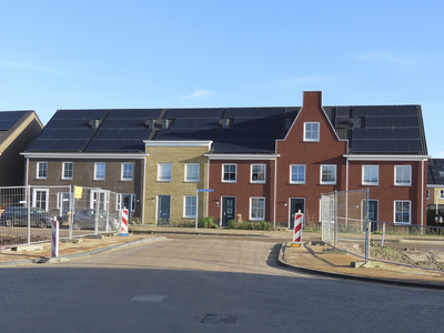 851424 Gezicht op het bloknieuwbouwwoningen Haarzichtsingel 18-28 (rechts) in de nieuwbouwwijk Haarzicht ten ...
